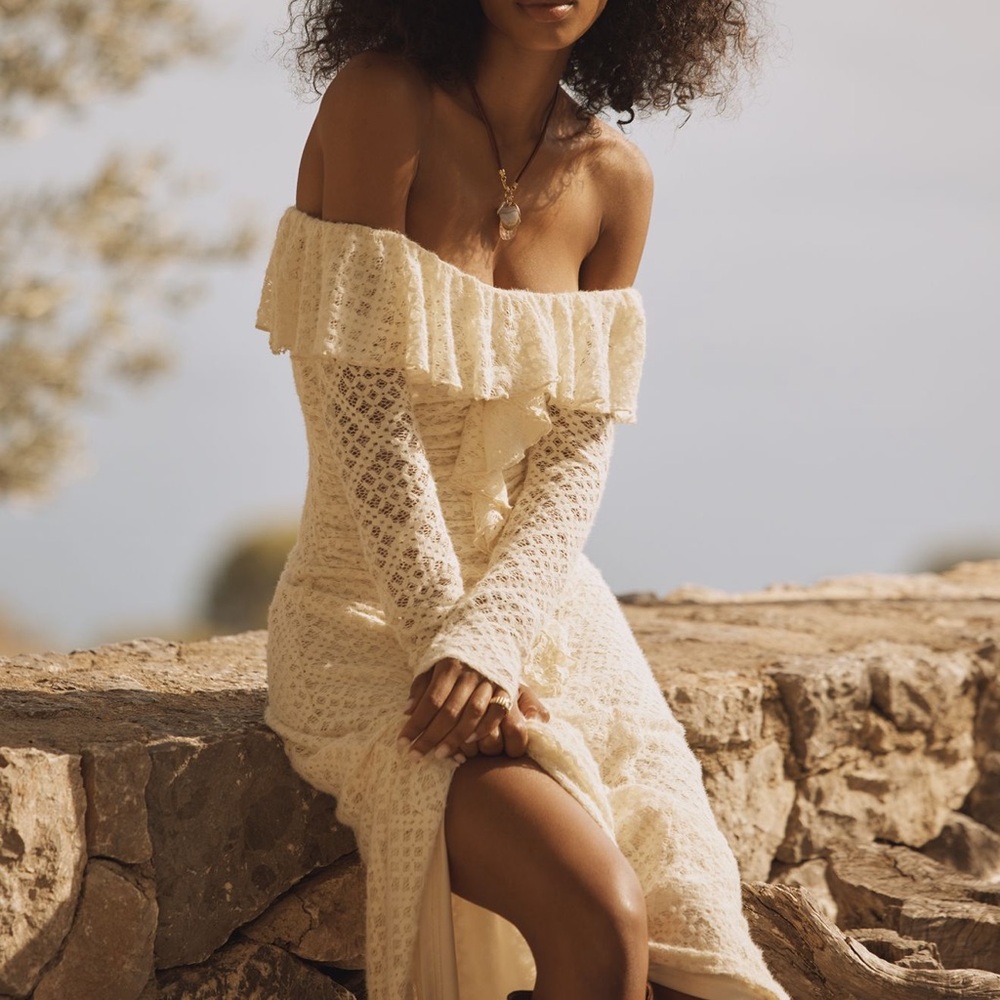 ASTR Dorian Off-Shoulder Ivory Lace Midi Dress - Picture 4 of 10